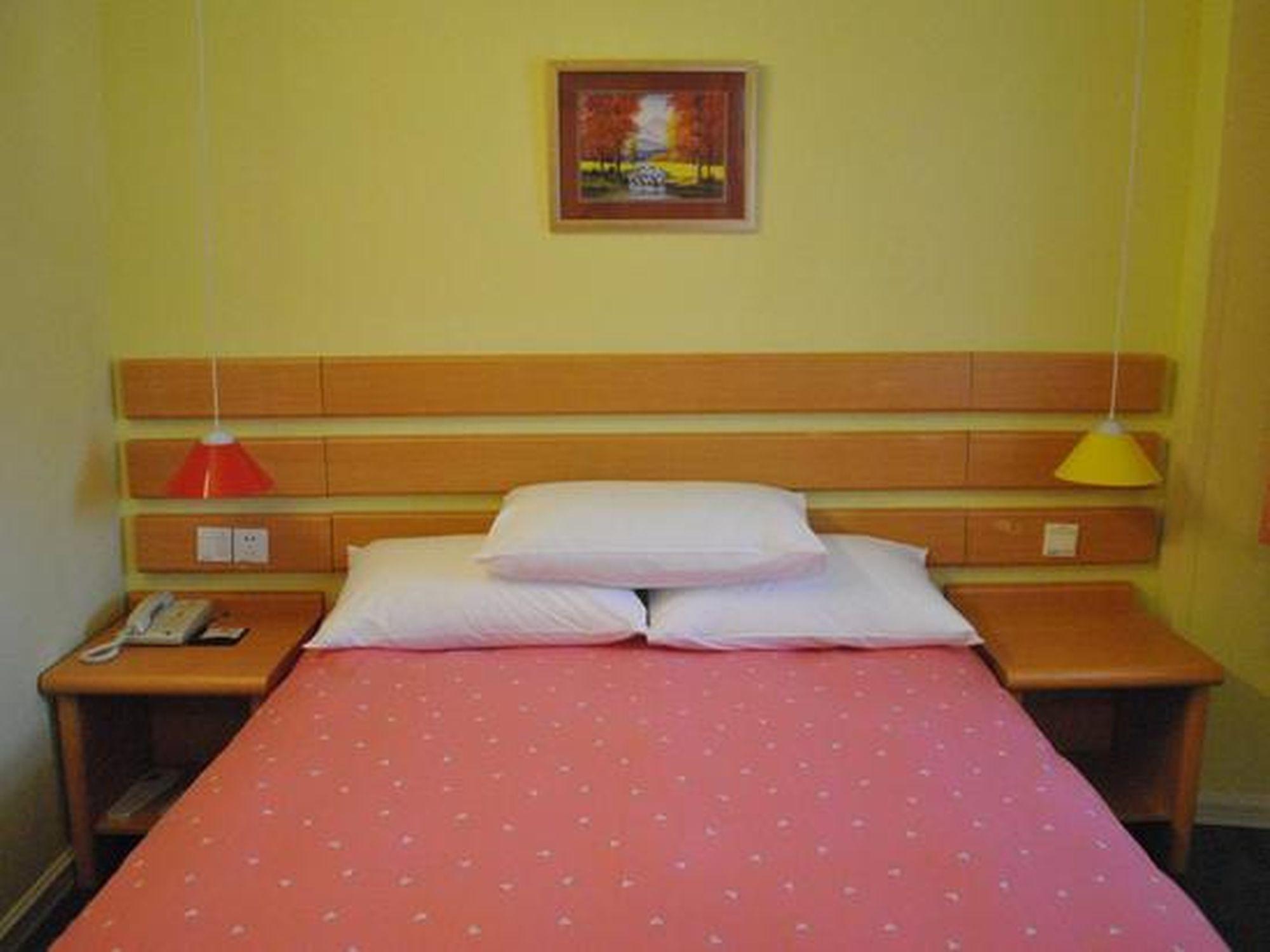 Home Inn Shanghai Railway Station North Square Экстерьер фото